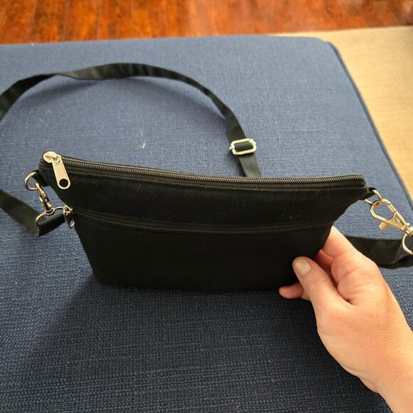 Spring bundle/lot w/ 2 light & breezy large tops & small black shoulder bag - Picture 6 of 14